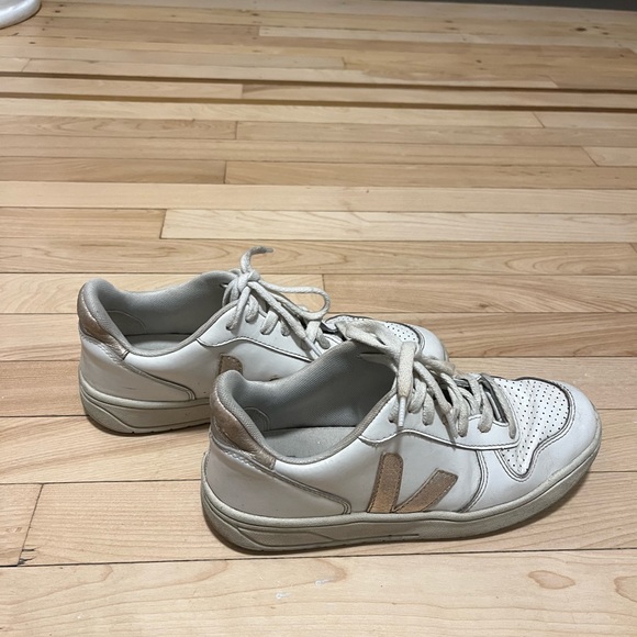 Veja V-10 leather sneakers - Picture 4 of 4